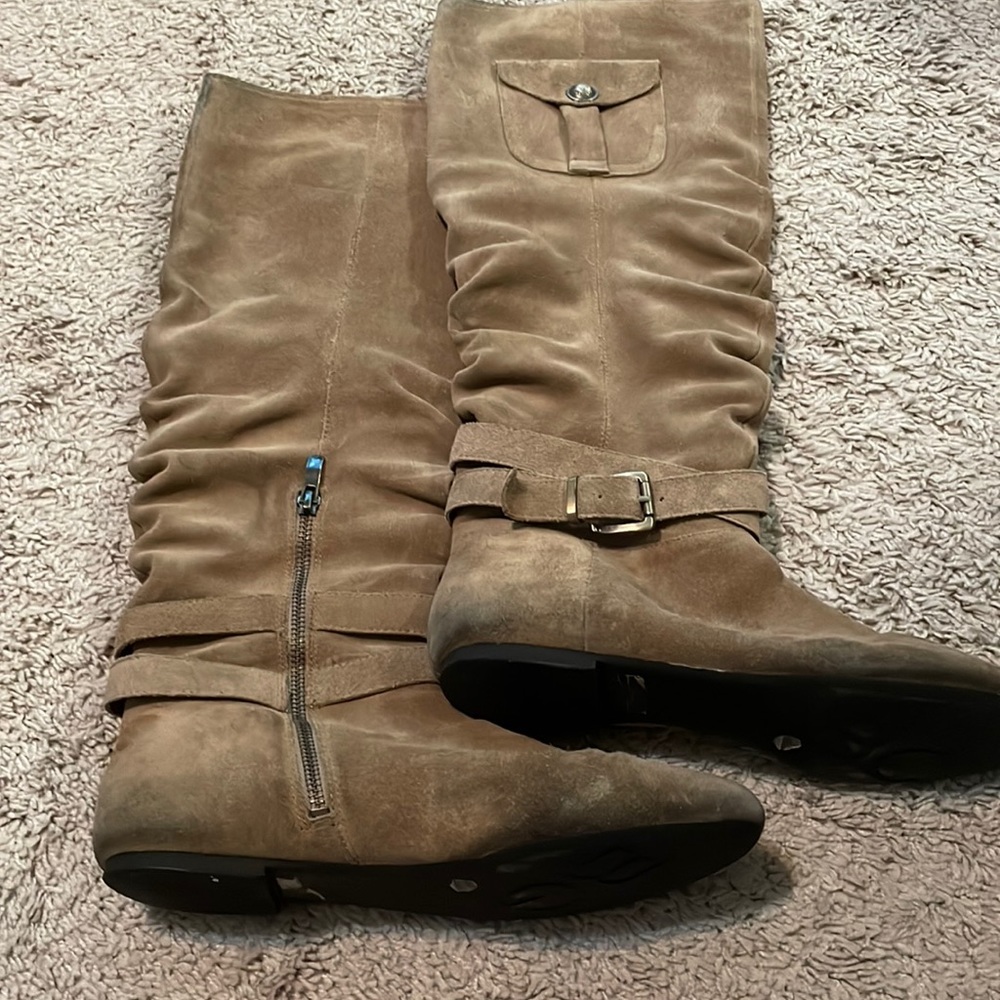 BCBGeneration flat boots